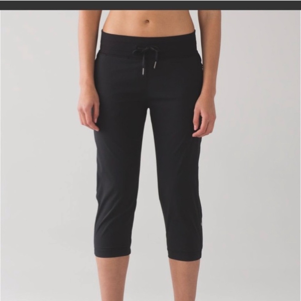Lululemon Dance studio crop